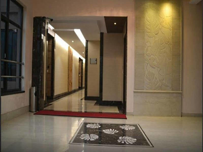 Hotel Shrinath Palace Орча Екстериор снимка